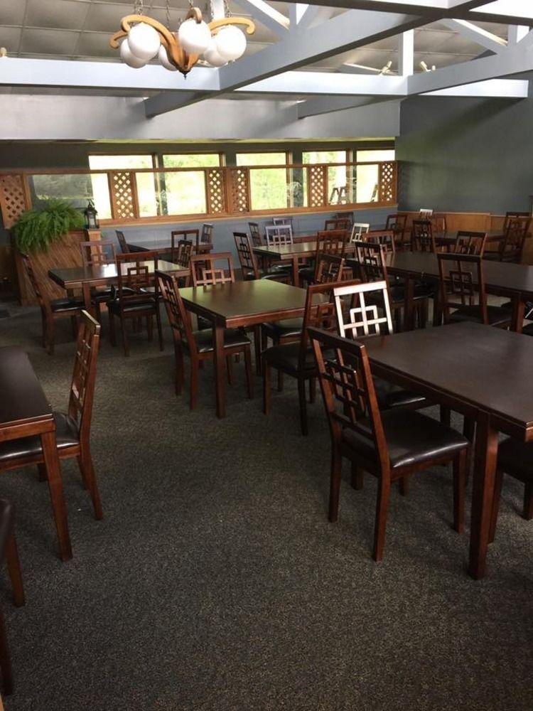 University Inn & Suites Stevens Point Εξωτερικό φωτογραφία