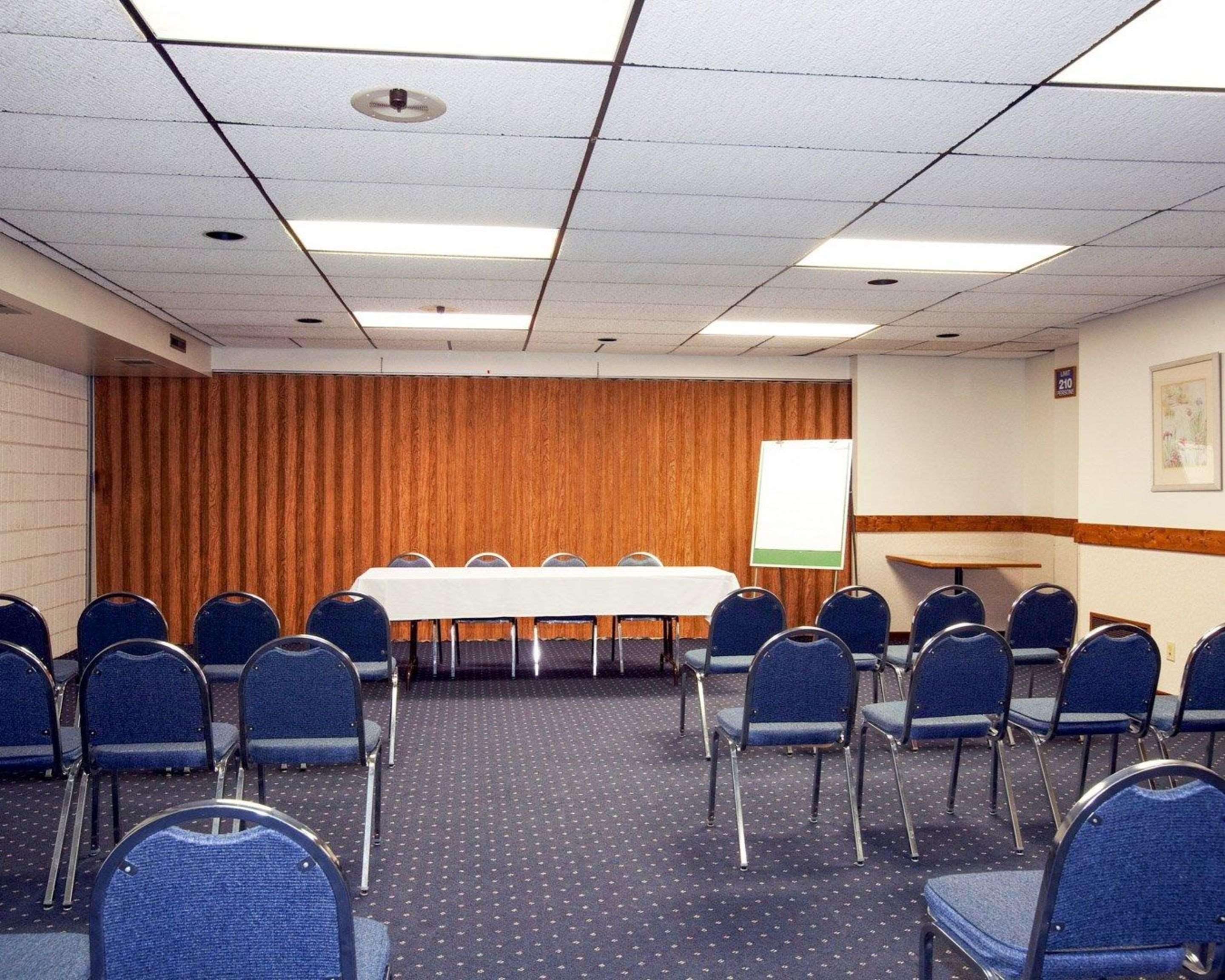 University Inn & Suites Stevens Point Εξωτερικό φωτογραφία