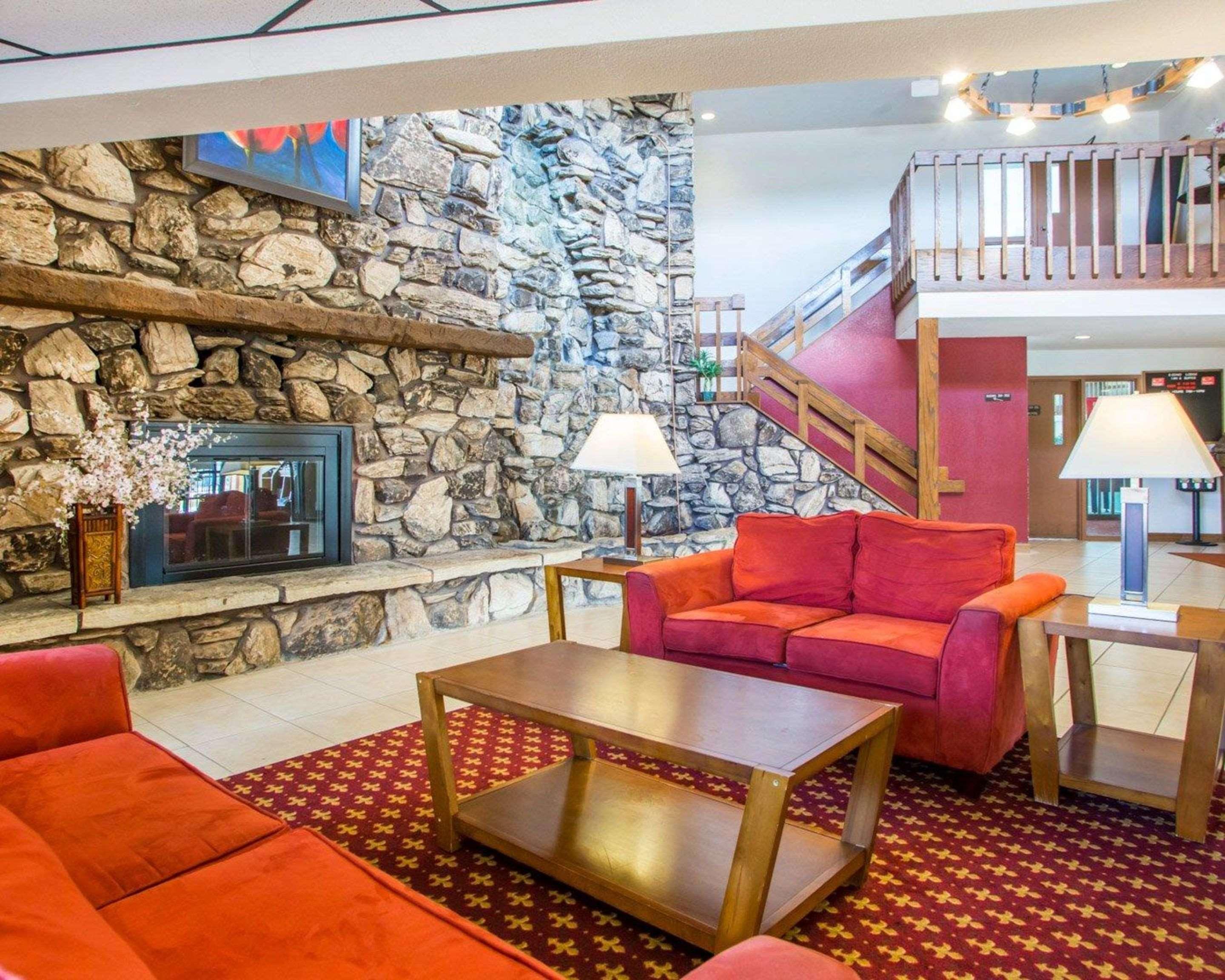 University Inn & Suites Stevens Point Εξωτερικό φωτογραφία