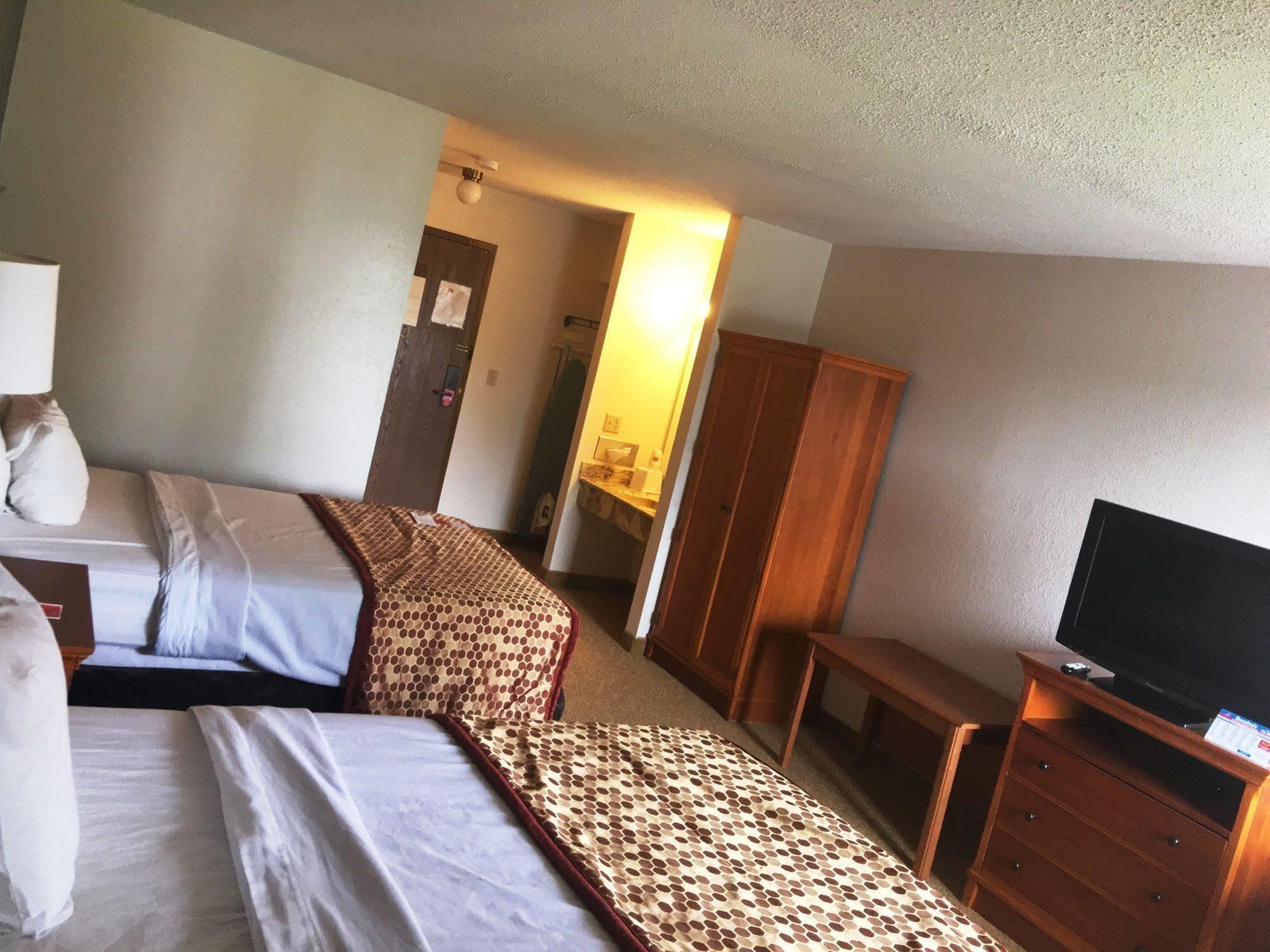 University Inn & Suites Stevens Point Εξωτερικό φωτογραφία