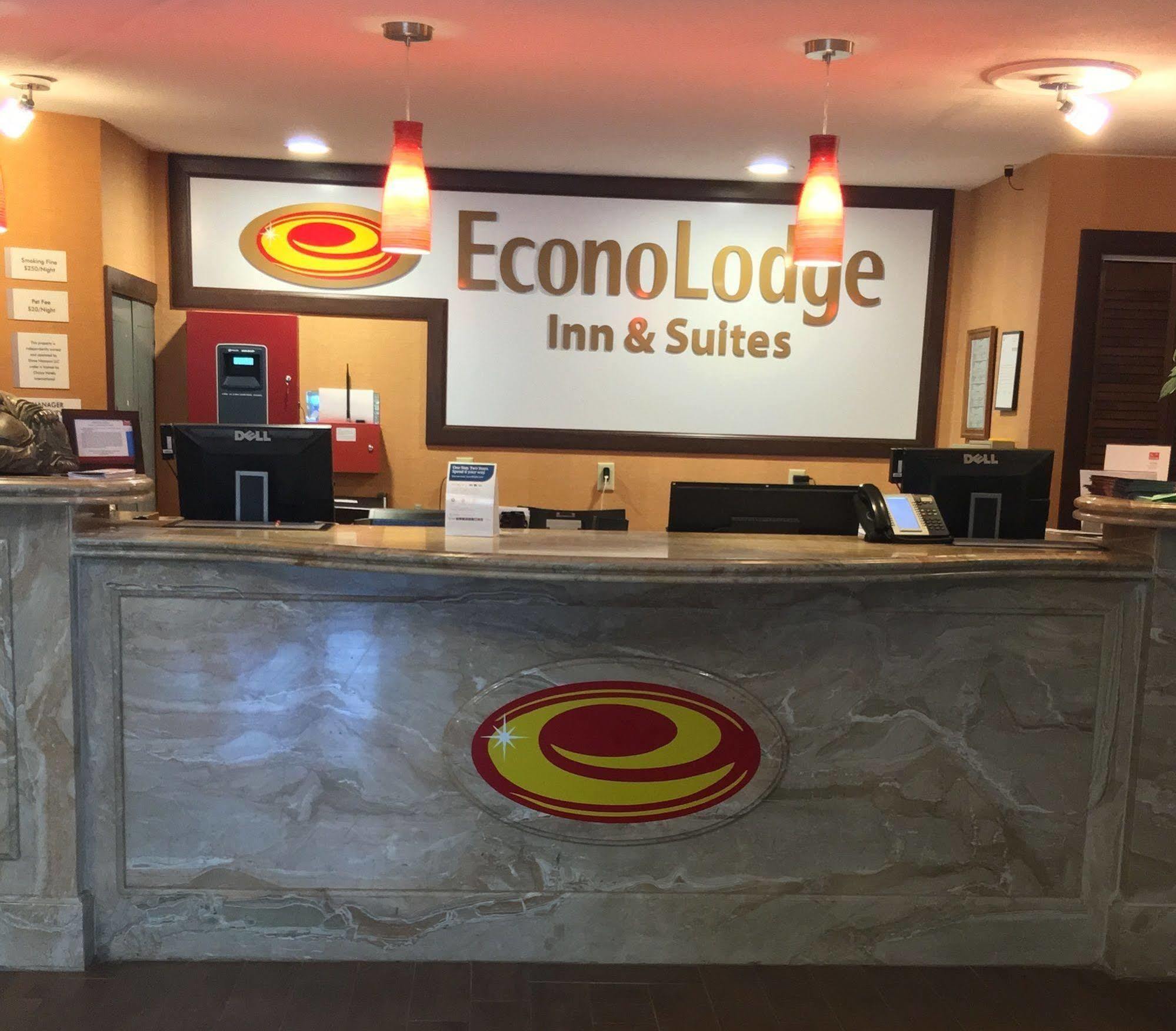 University Inn & Suites Stevens Point Εξωτερικό φωτογραφία