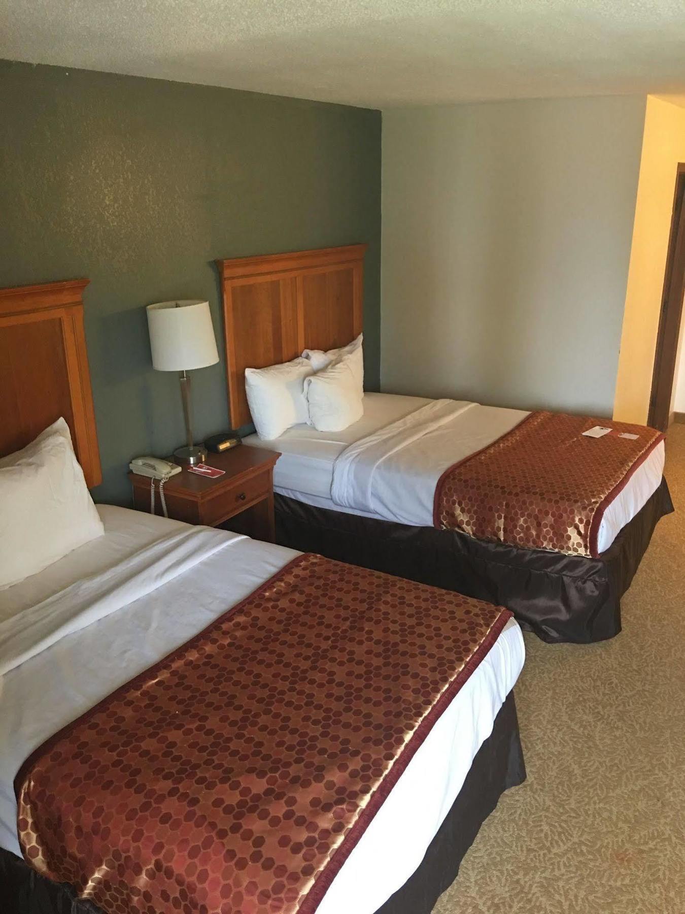 University Inn & Suites Stevens Point Εξωτερικό φωτογραφία